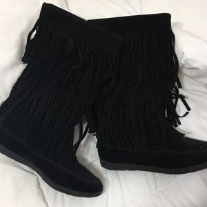 Black fringe boots